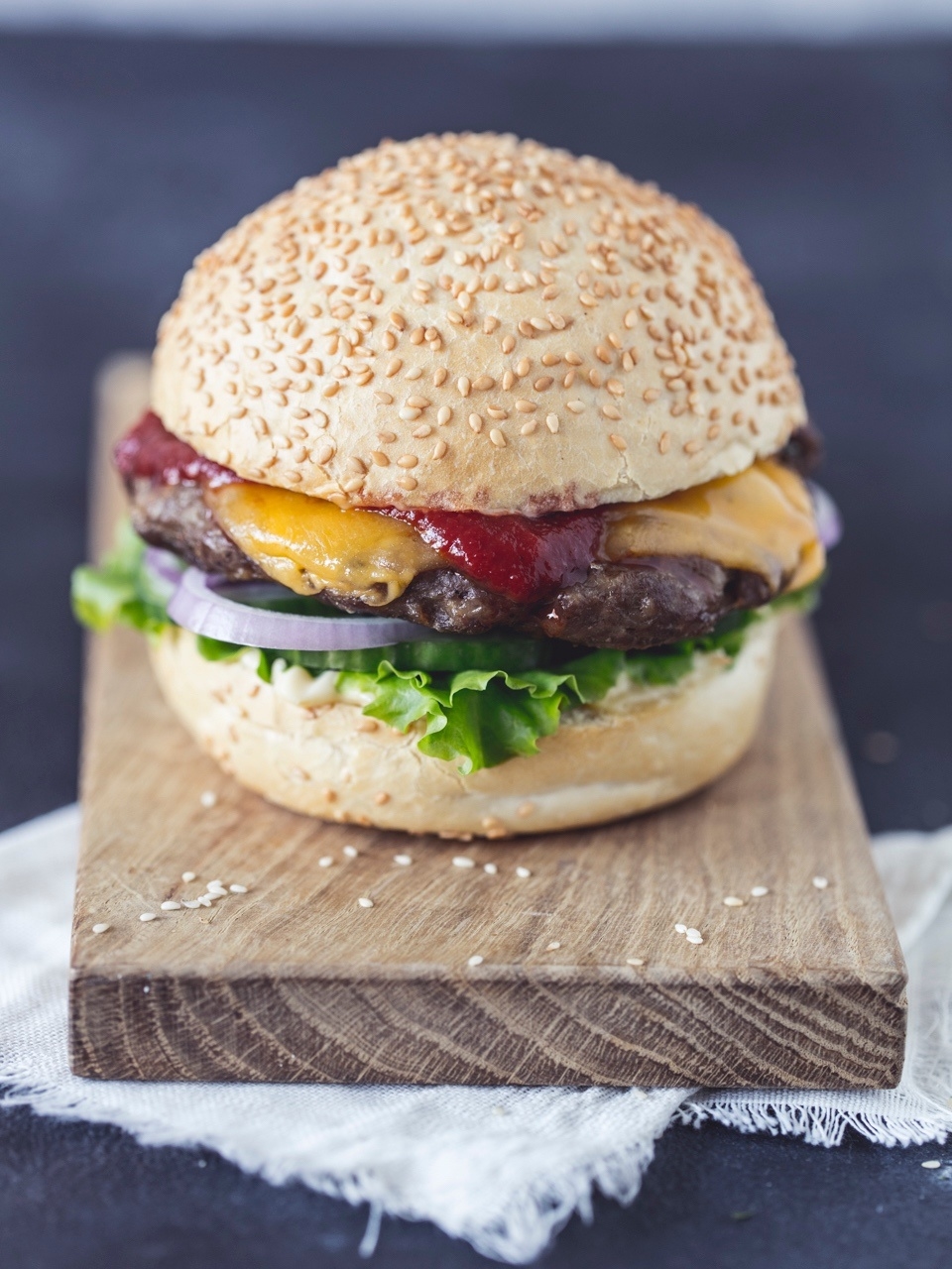 1-100271 - Poctive hamburgery pro Vaše party, cely burger.jpg